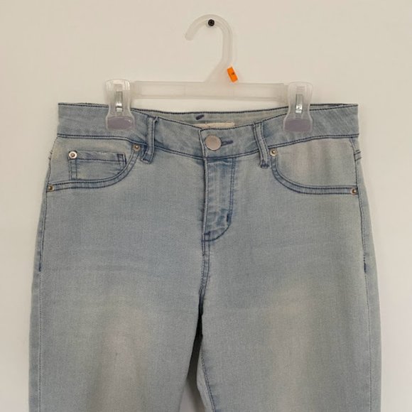 Life in Progress Light Wash Jeans - Picture 3 of 5